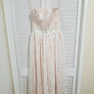 White maxi dresd